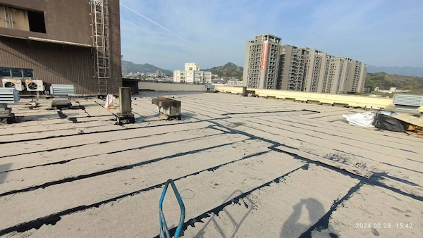 瀝青防水毯 瀝青防水毯 台北抓漏,防水毯,管道間,外牆漏水,頂樓施工